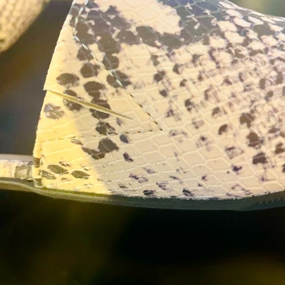 R2 Women’s Snakeskin Print Mules, Size 7 - Picture 9 of 11